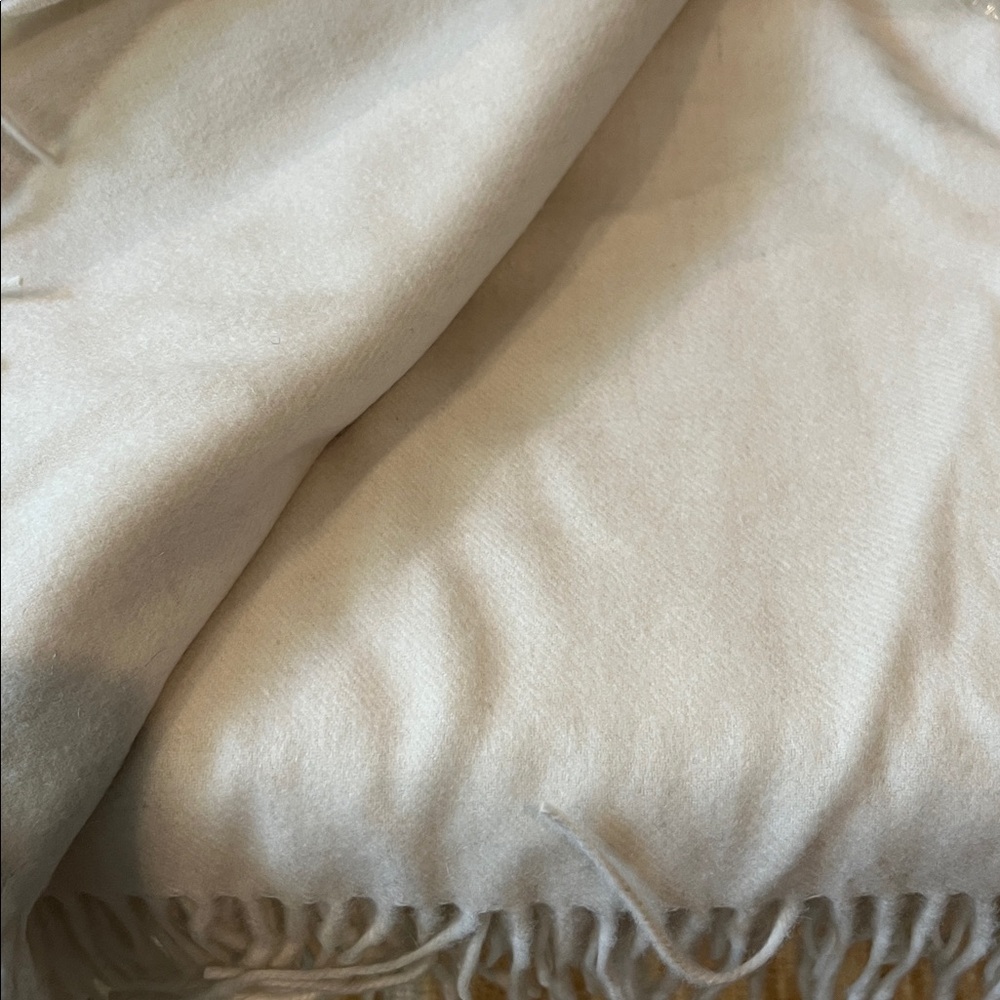 Quince Mongolian Cashmere Perry World House Collaboration Throw Ivory50x60 NEW - Picture 3 of 3